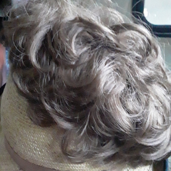 Wig - Picture 3 of 8